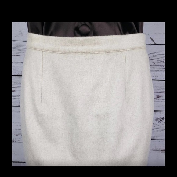 Burberry London 100% Cashmere Ivory Straight Pencil Skirt Women's - Picture 2 of 9